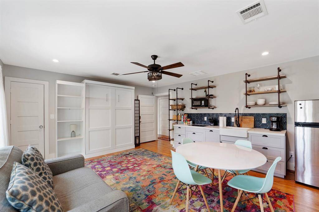 This charming one-bedroom efficiency offers a fully functioning kitchen and bathroom, beautiful hardwood floors throughout, and plenty of natural light from well-placed windows—perfect for comfortable.