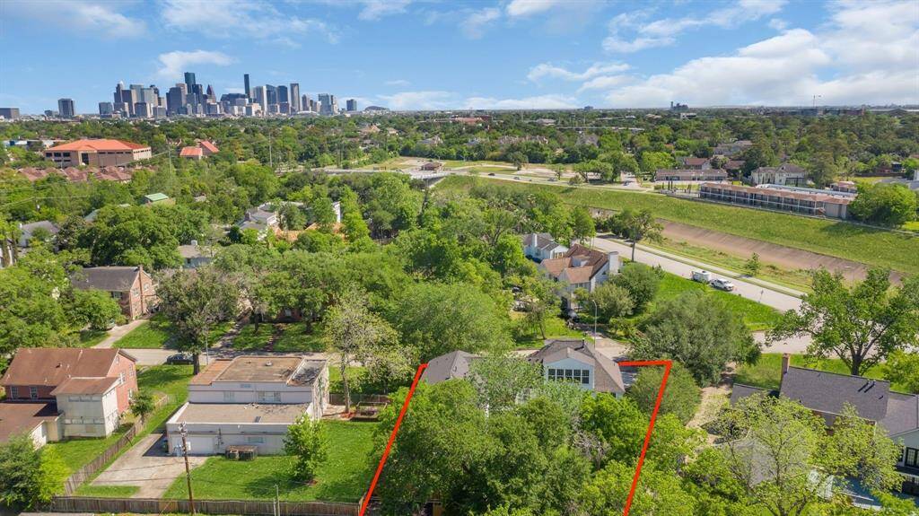 Aerial View showcasing the proximity of downtown Houston.
