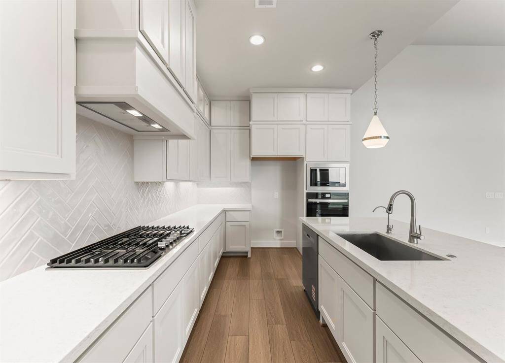 Great Storage and Counterspace with Gas Cooktop and Vent to Exterior