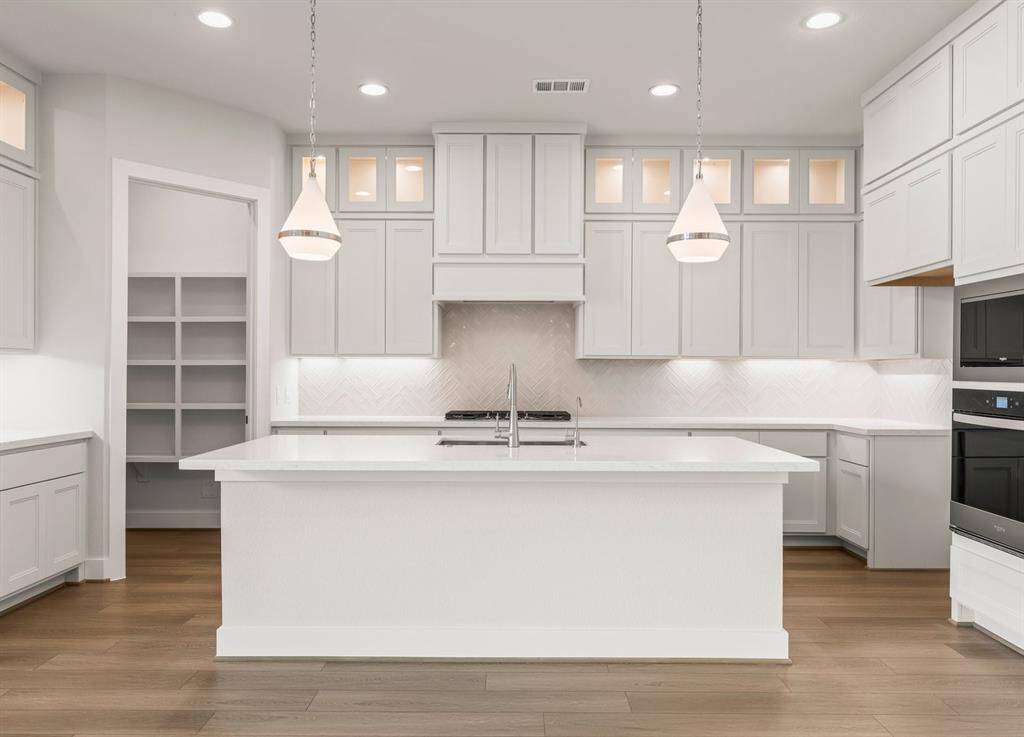 Light and Bright Kitchen with Walk-in Pantry