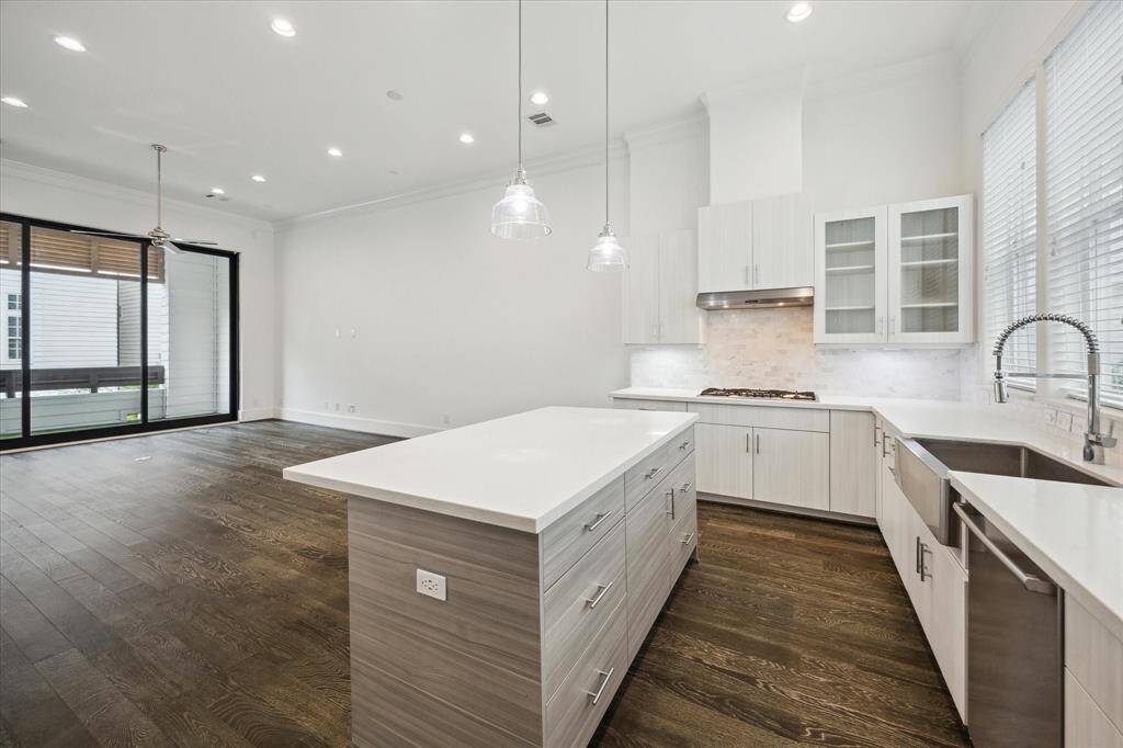 Gourmet kitchen includes stainless steel Bosch appliances, quartz countertops