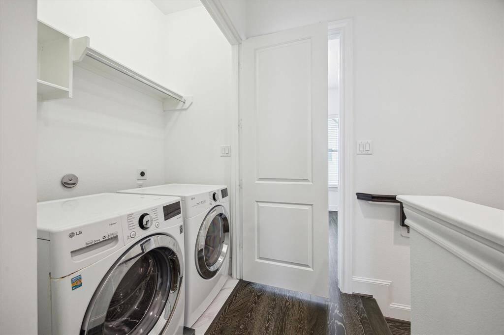 En-suite bath in 3rd bedroom