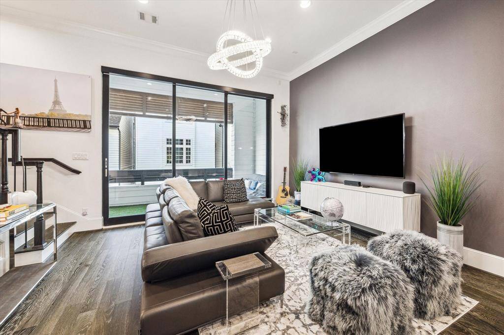 Previously furnished living room - accent wall has been painted back to white.