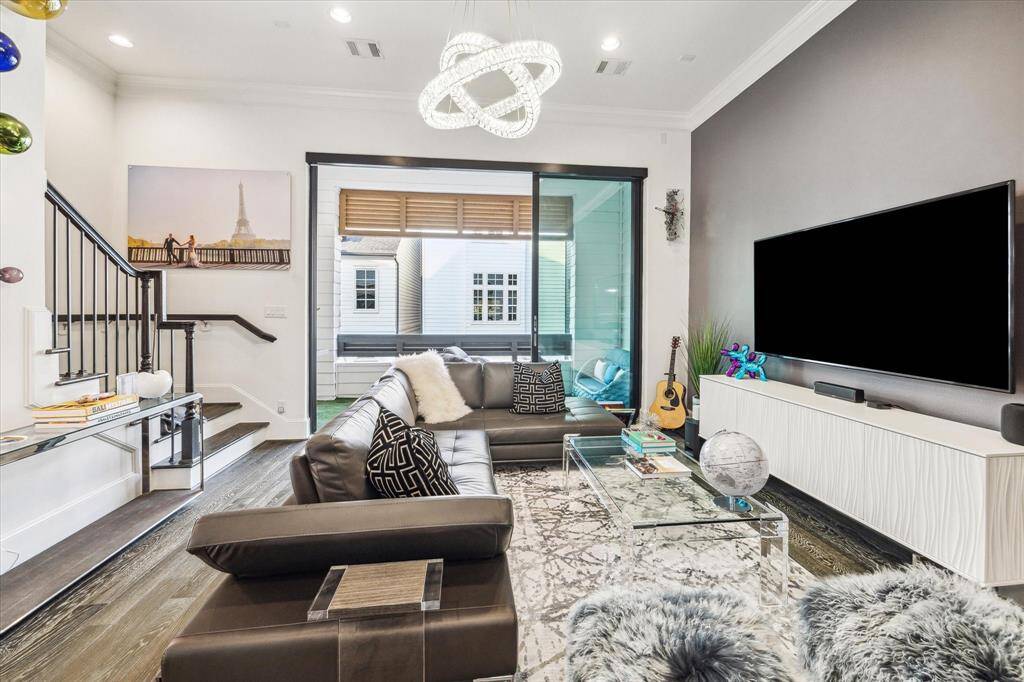 Previously furnished living room - accent wall has been painted back to white.