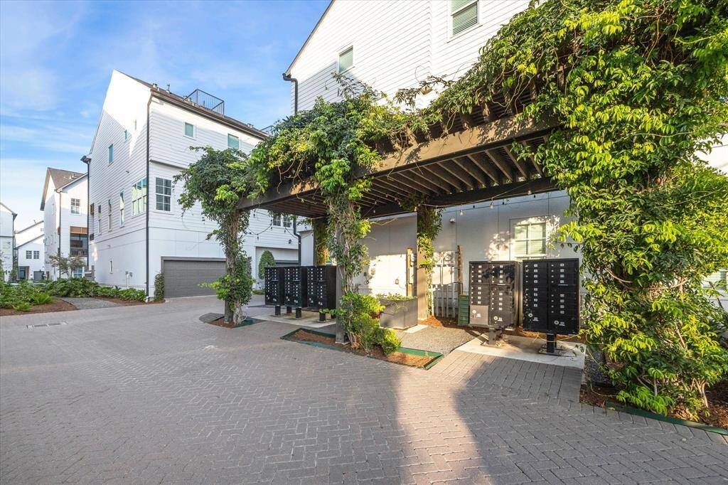 Second floor spacious living that opens to large covered patio