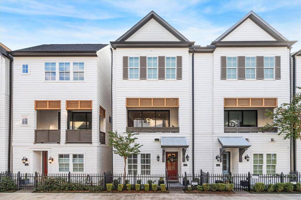 Gorgeous 3 bed, 3.5 bath home in gated community ofTimbergrove Heights