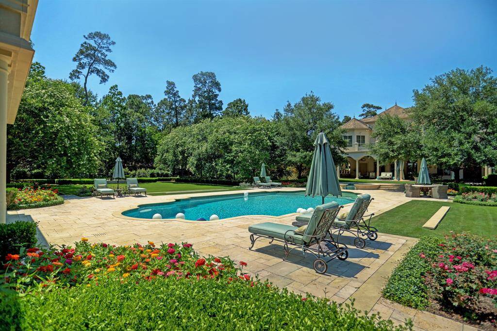 Picture yourself entertaining outdoors, wander through lush gardens, or enjoy the sports court and outdoor fire pit.