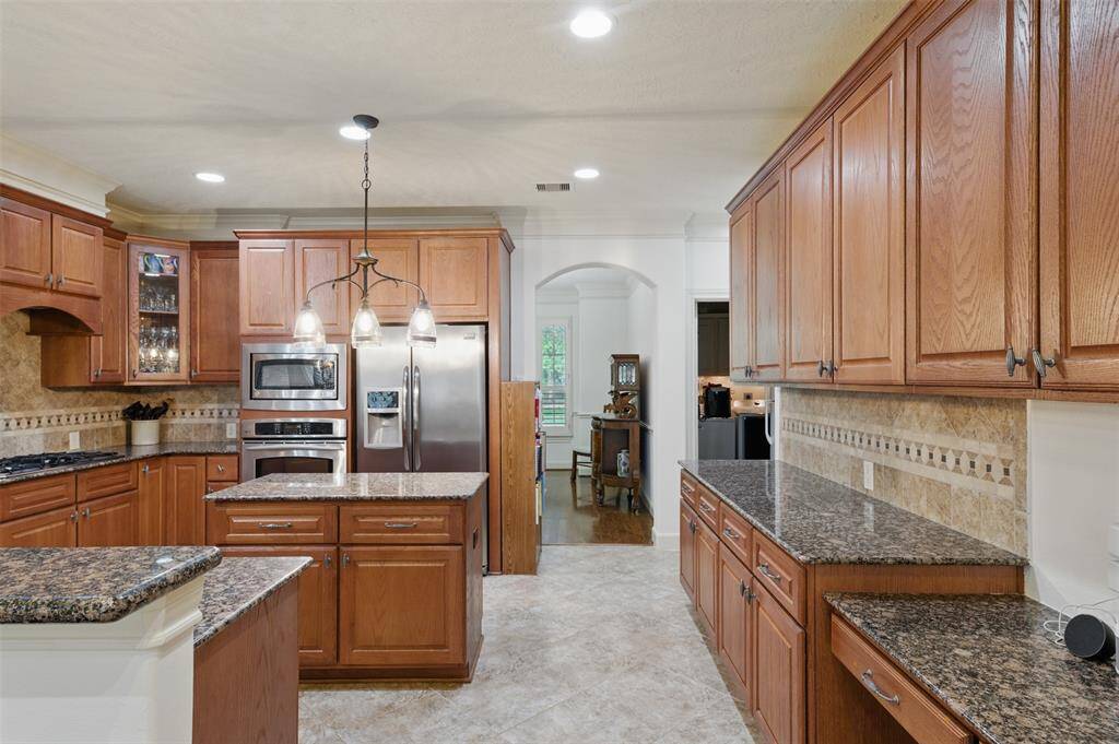 Plenty of room for mealtime prep