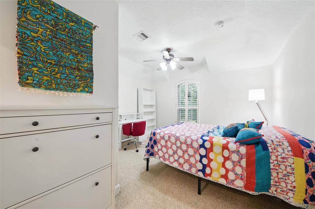 Front upstairs bedroom