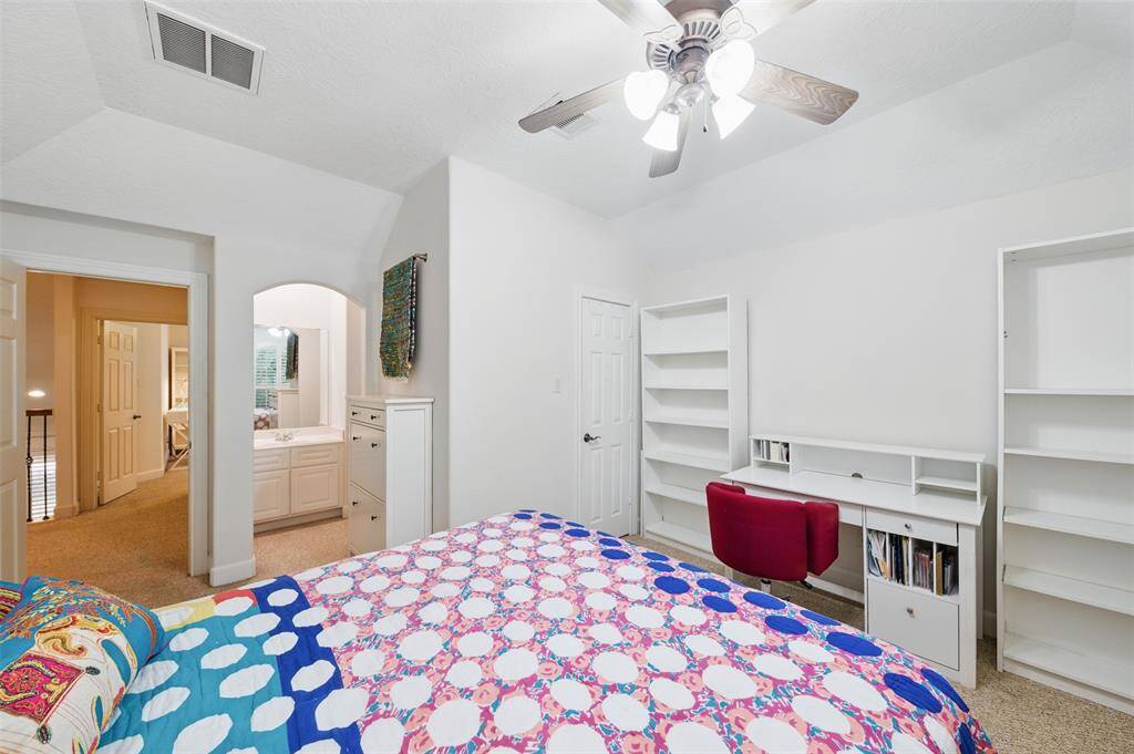 Front upstairs bedroom
