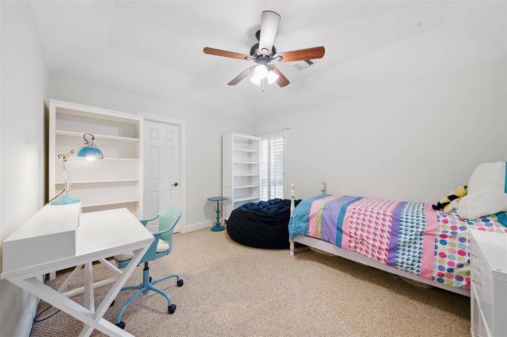 Back upstairs bedroom connected by the jack-n-jill bathroom.