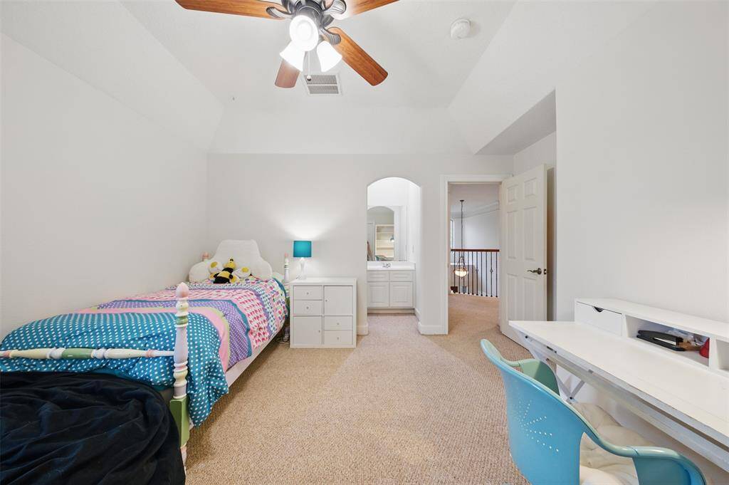 Back upstairs bedroom connected by the jack-n-jill bathroom.