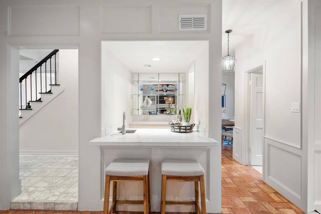 The high functioning wet bar offers the perfect balance when entertaining.