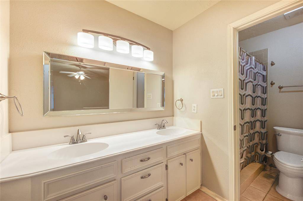 Enjoy the spaciousness of the primary ensuite, complete with dual vanities, ample storage, and wonderful natural light throughout.