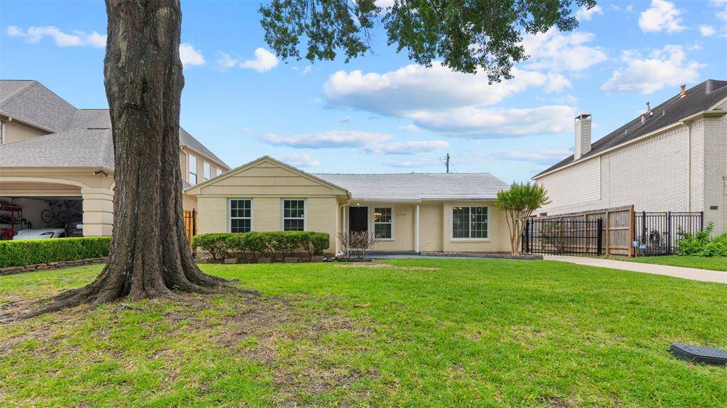 Welcome home to 3751 Maroneal!