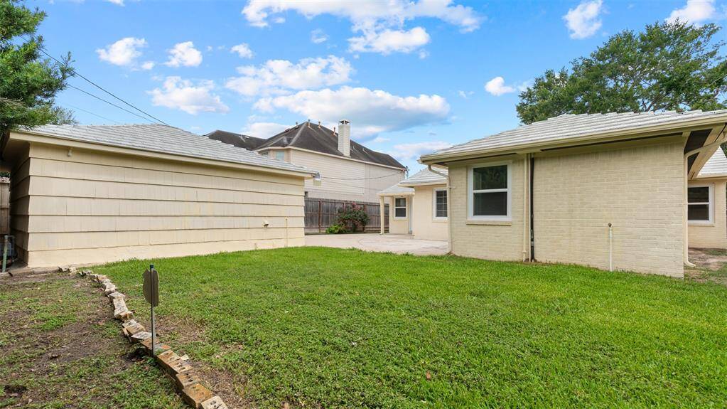 Enjoy outdoor living in your private backyard!