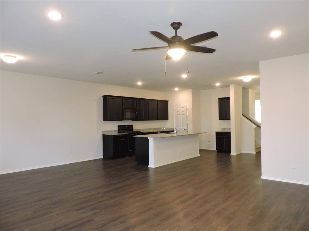 Large Dining area and large walk in Pantry, lots of storage