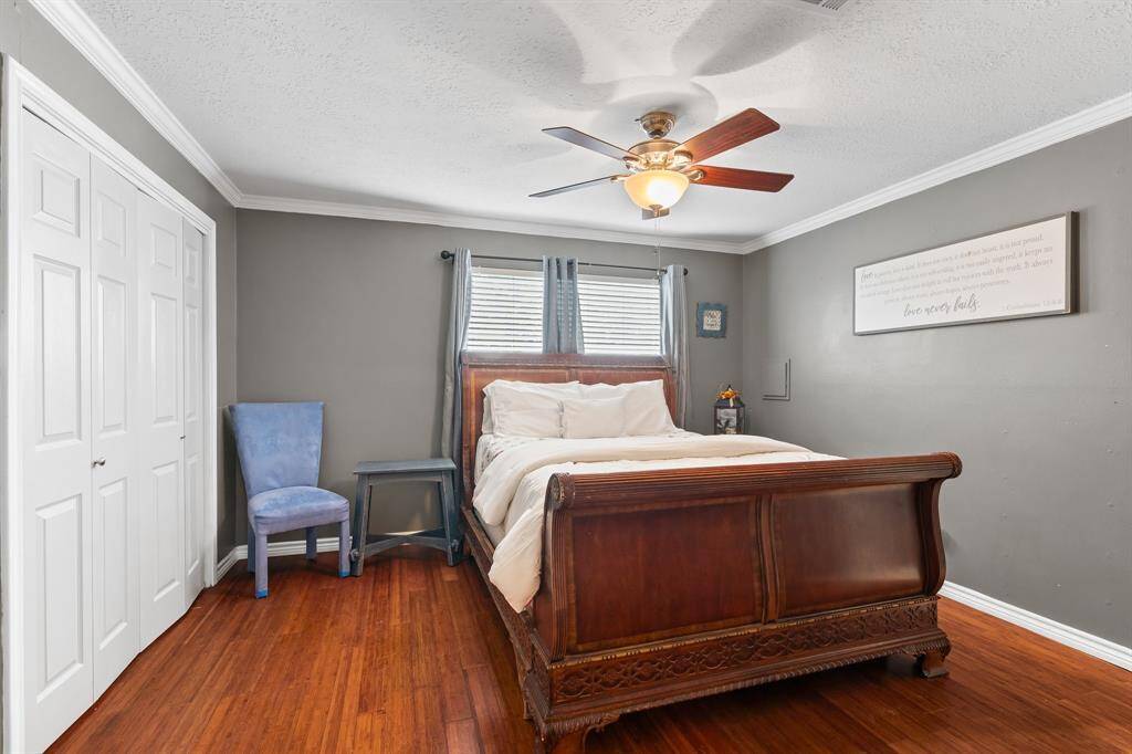Charming upstairs secondary bedroom