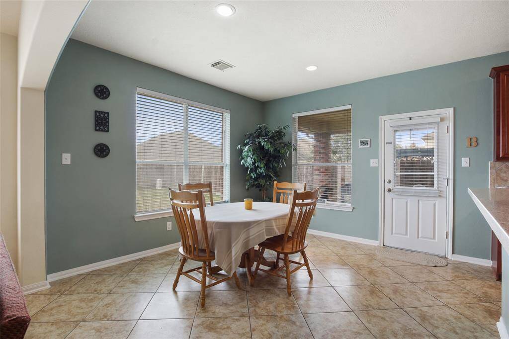 Breakfast room.