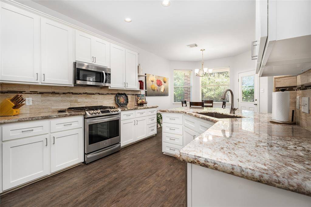 Soft close cabinets and drawers. Entirely updated in 2017.