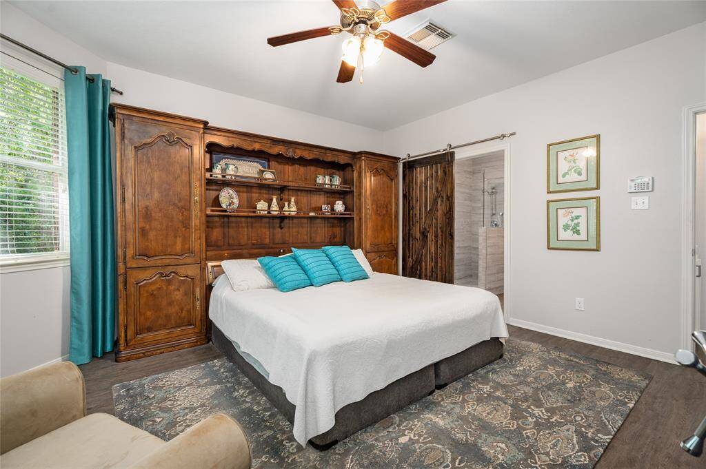 Plenty of room for a King bed with room to spare. (The bed cabinetry is not built in.)