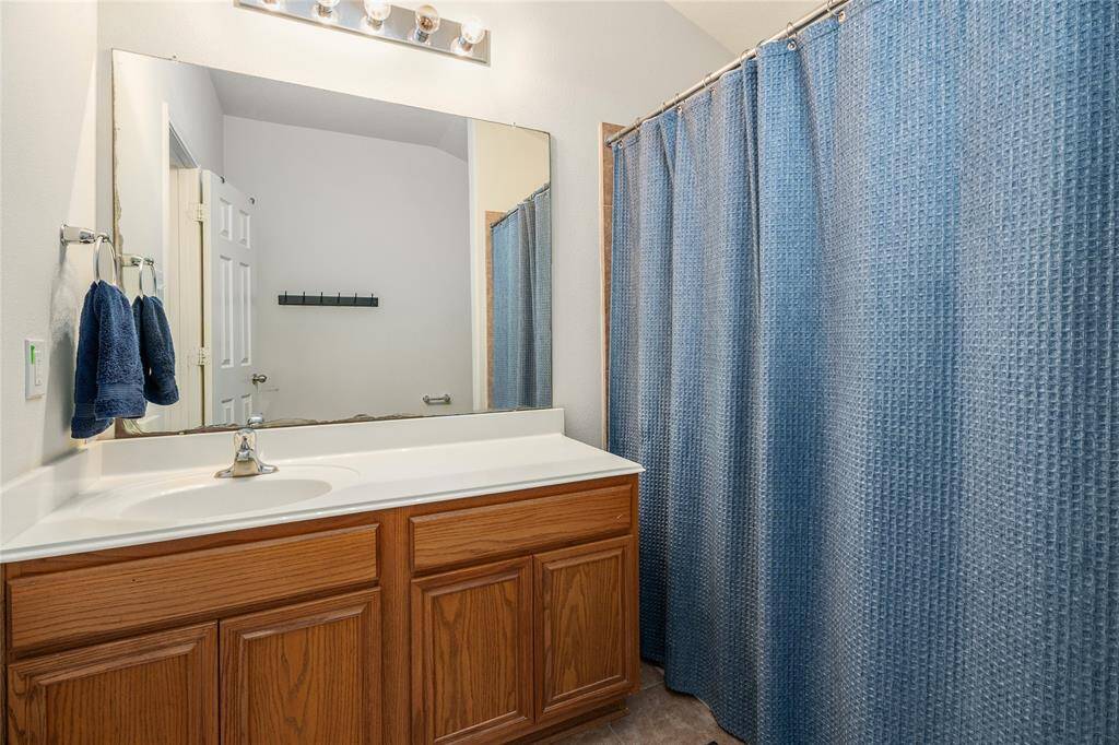 Kids/Guest bath upstairs.