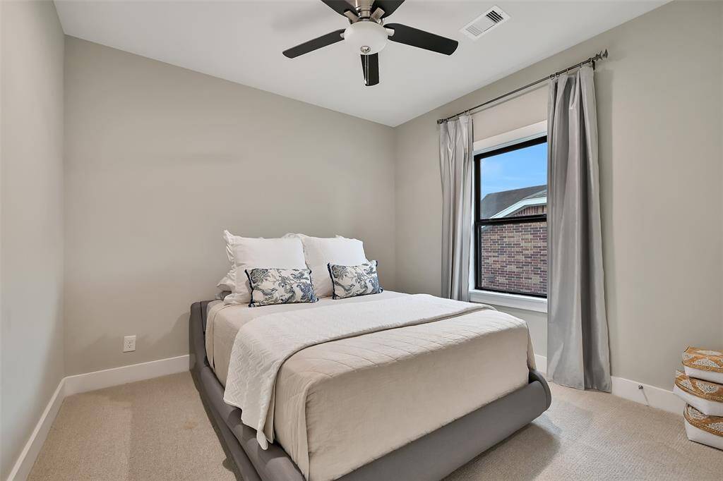 Secondary bedroom