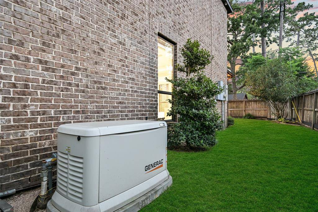 Side yard-whole home Generac generator!