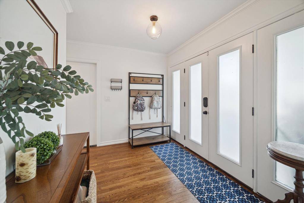 Warm and welcoming front entry