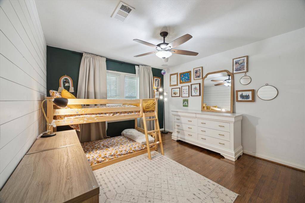 One of the two guest bedrooms