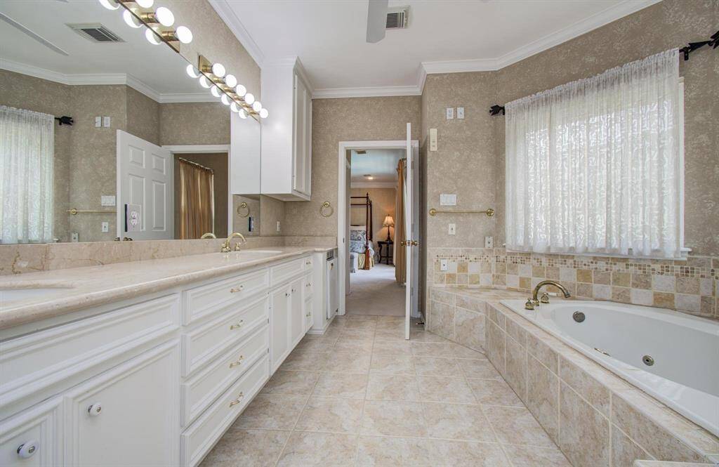 Primary bath