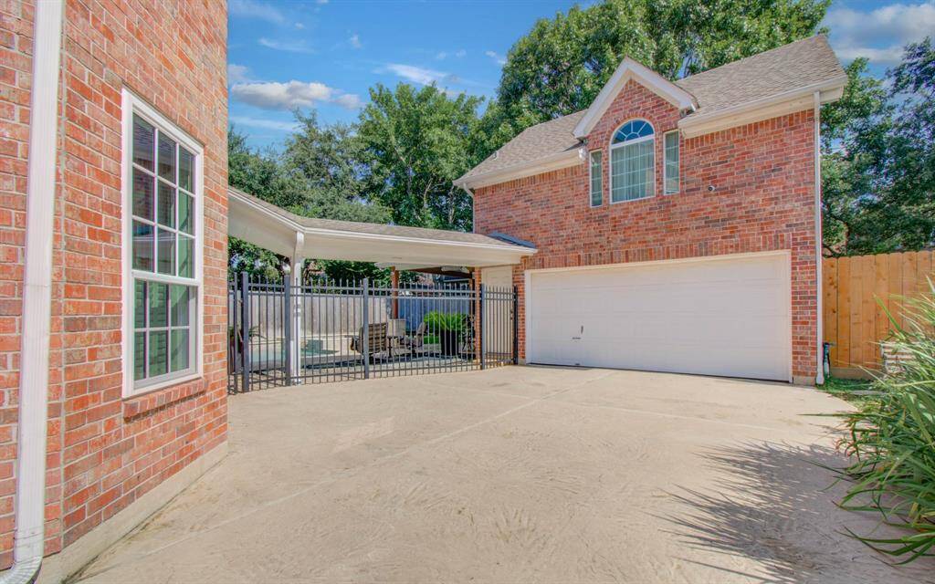 The garage has a great and spacious apartment above