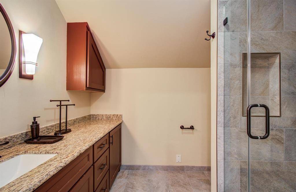 Full bath in garage apartment, recently updated