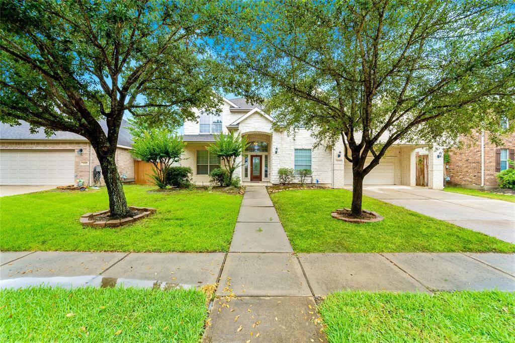 front yard with 2 oak trees