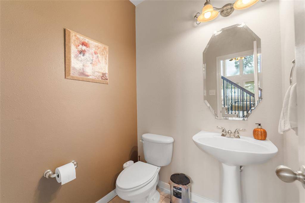 half bath 1s floor