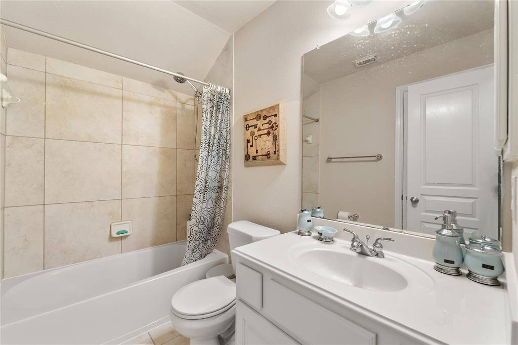 2nd floor guest bath