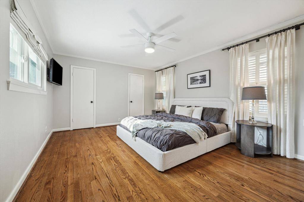 Spacious primary bedroom.