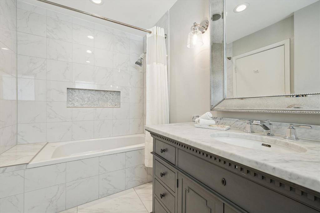 Spacious secondary bathroom adjacent to the primary bedroom.