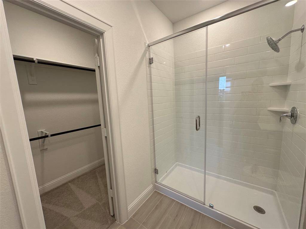 Upstairs bath and walk in closet