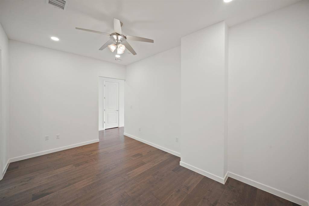 Secondary bedroom