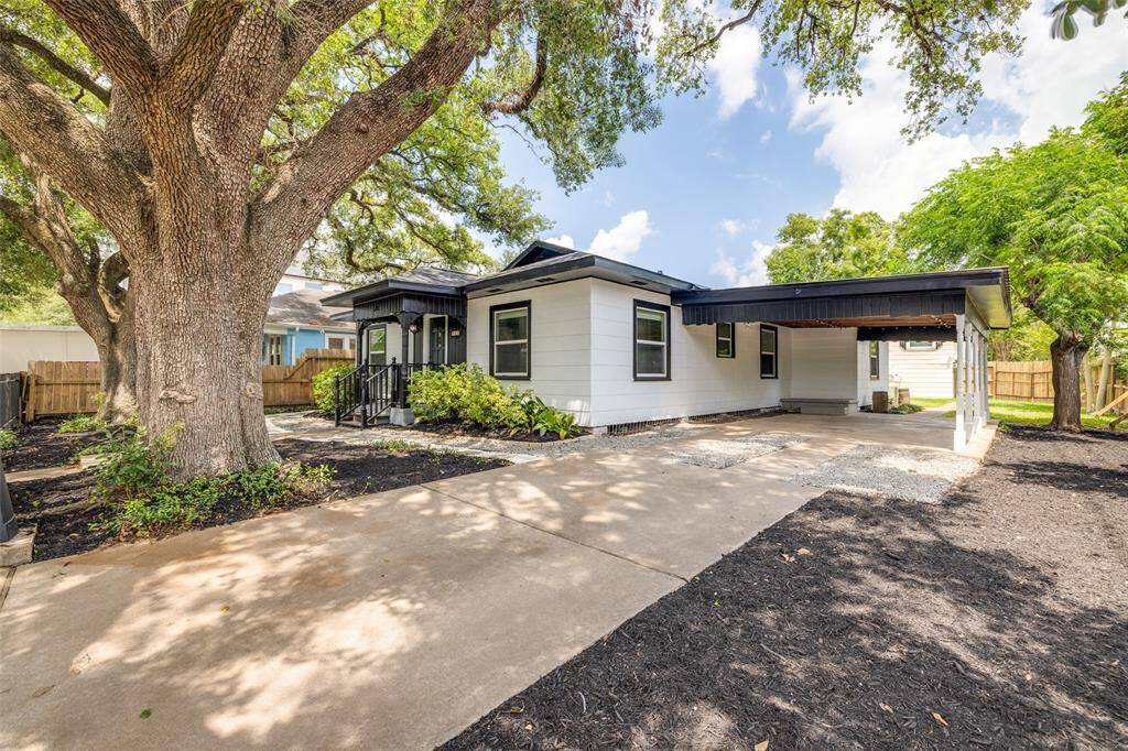 Location, Location - Welcome to 501 W 17th Street, steps from Heights Bike & Hike Trail 3 bed, 2 full Bath, Kitchen, Living Room Dining Room, in house utility room, lots of storage, car port - no garage, fully fenced & electic gate