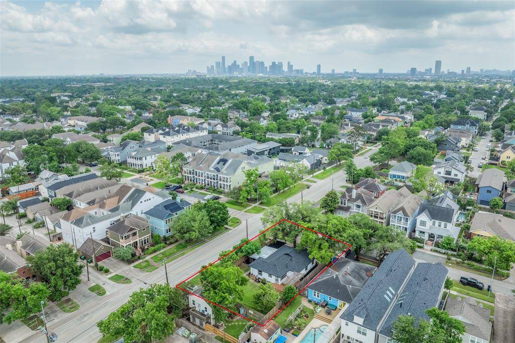 Easy commute to I10 & 610 - to Galleria, Downtown or Medical Center