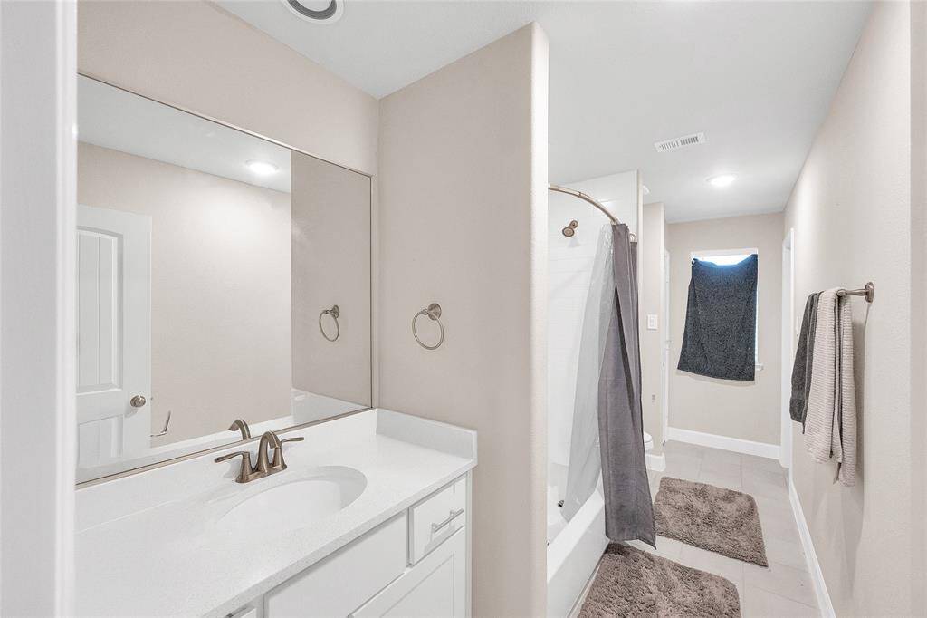 Jack and Jill bath to the secondary bedrooms.