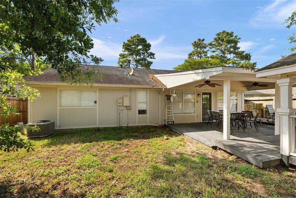 The spacious yard pairs with a practical interior layout, offering plenty of room to grow, relax, or entertain. Imagine weekend barbecues, space for pets or play, and a home that adapts to your lifestyle.