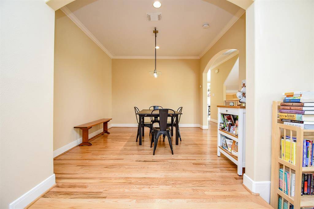 Dining room.