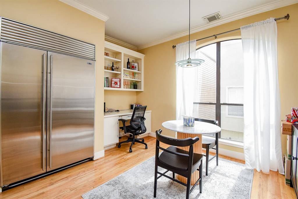 Breakfast room & office niche maximize the efficiency of this space.