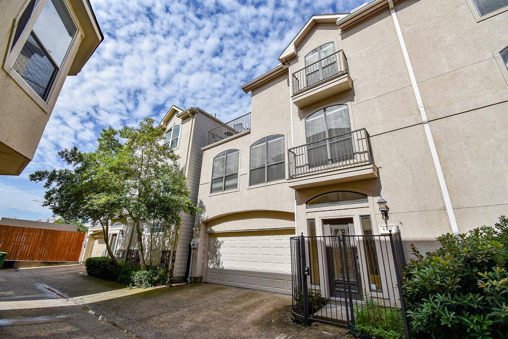 Welcome to this 3 bedroom, 3 bathroom home in Rice Military.
