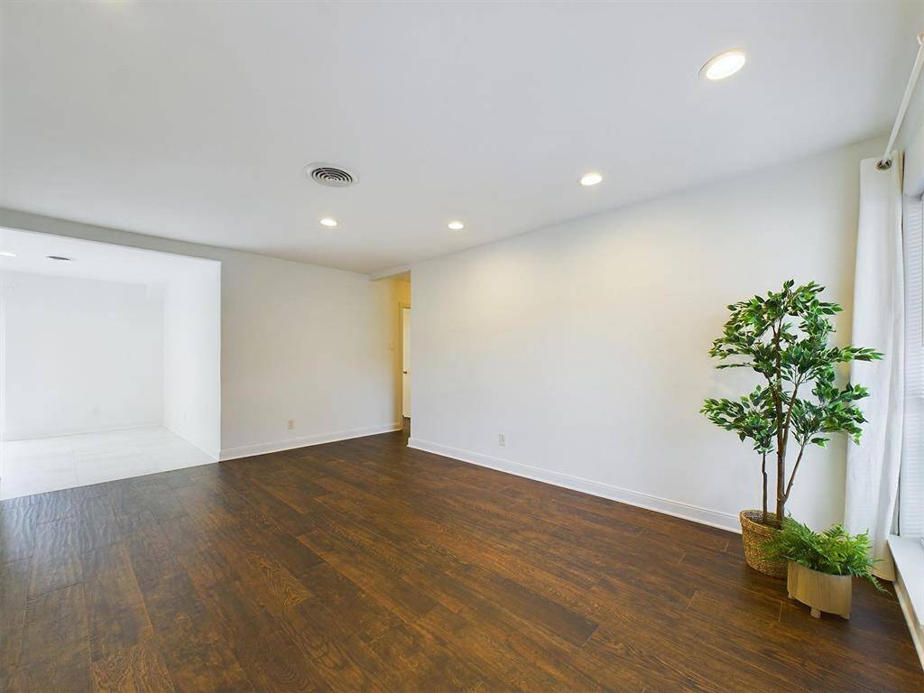 All Units w/Comparable Floor Plan