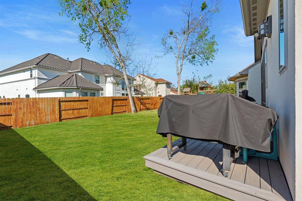 Enjoy a tranquil view of the backyard, featuring lush greenspace that provides both privacy and a serene setting. Whether you’re looking to relax or play, this expansive outdoor area offers the perfect blend of nature and open space!