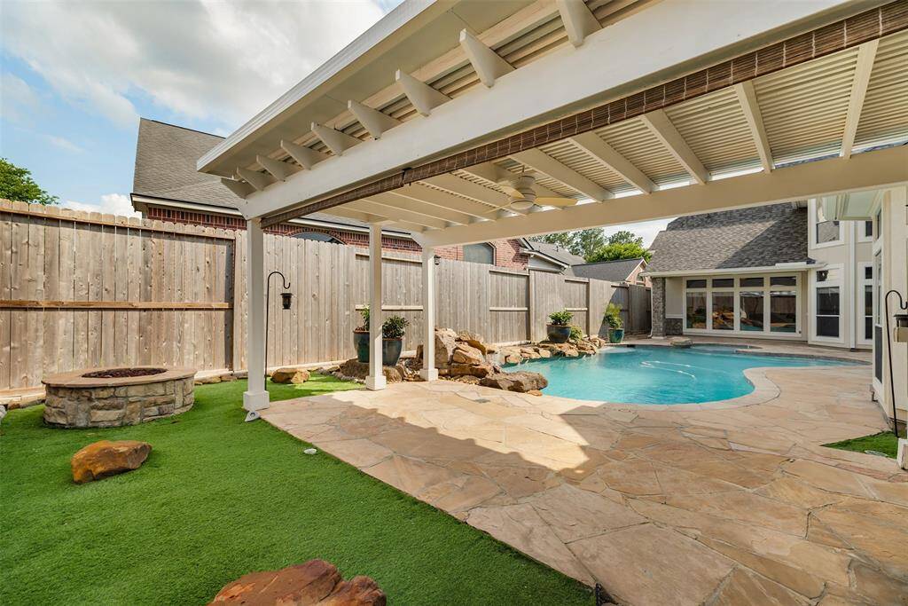 Just beyond, a custom firepit sits on soft turf surrounded by open sky — a cozy, intimate spot for cool evenings under the stars. Toast s’mores with family, share stories with friends, or simply unwind as the flames flicker and the night settles in.
